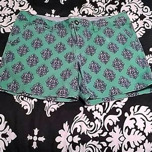 Size 11 green red camel shorts
